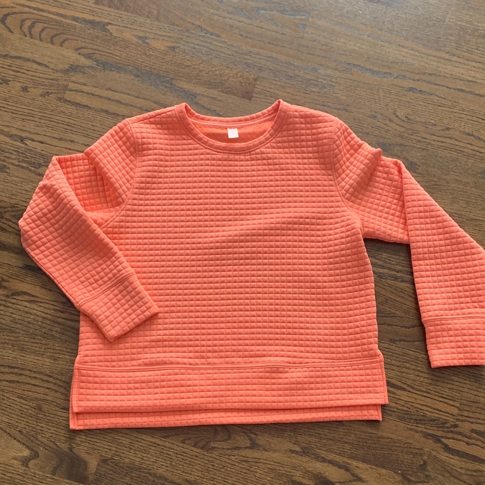 L nwot coral quilted sweatshirt